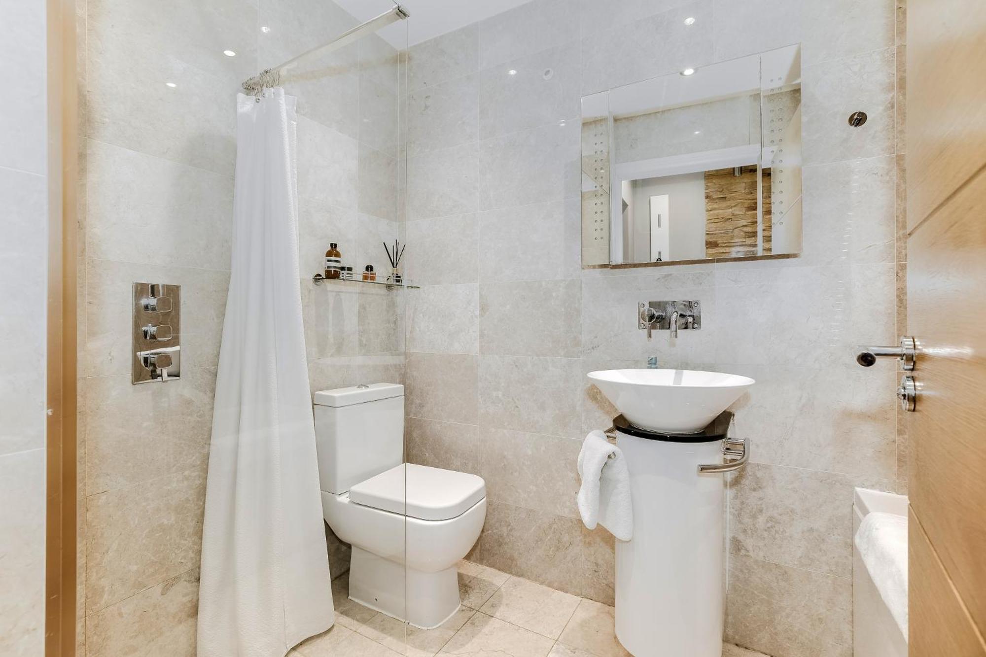Cool Covent Garden Theatre Design Hub For Families Friends Couples Apartman London Kültér fotó